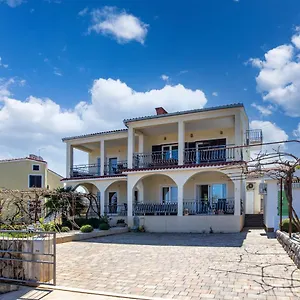 https://niklas-apartments.primorje-gorskikotar.com
