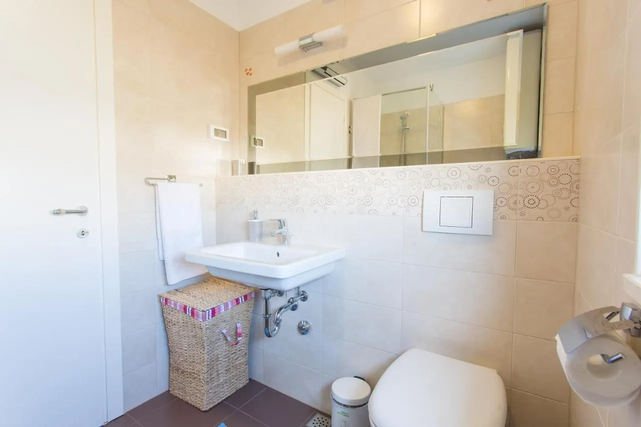 Arijana Apartman Free Private Garage Split 0*,  Croatia